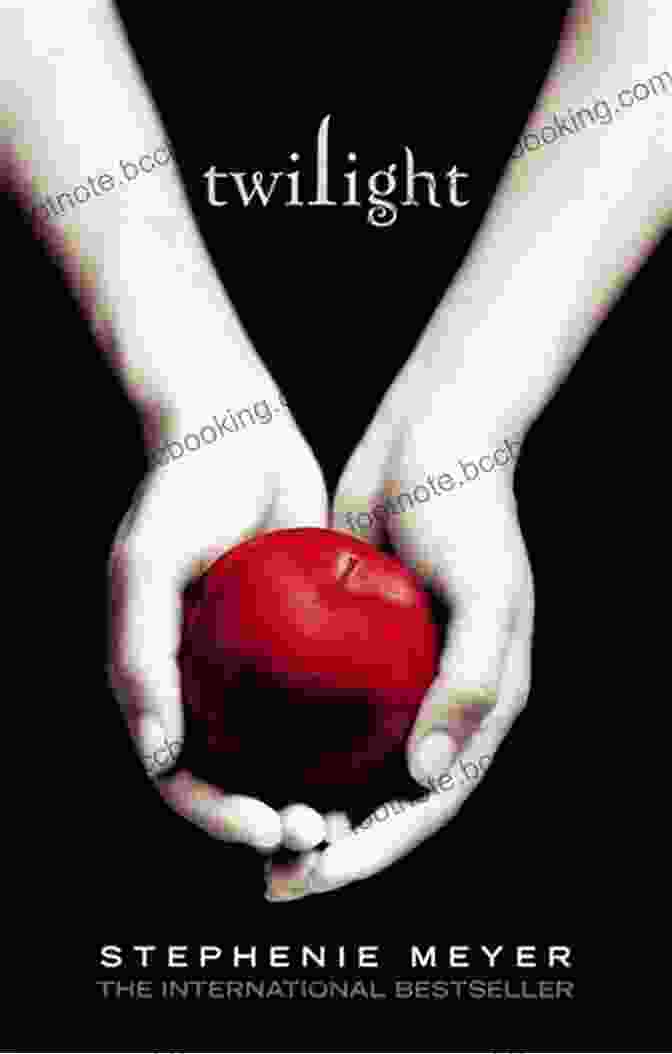 New Moon: The Twilight Saga Book Cover New Moon (The Twilight Saga 2)